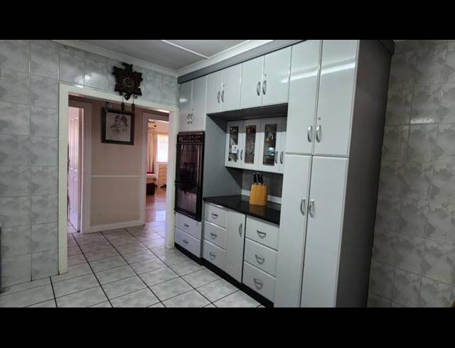 9 BEDROOM HOUSE FOR SALE IN ALLANDALE